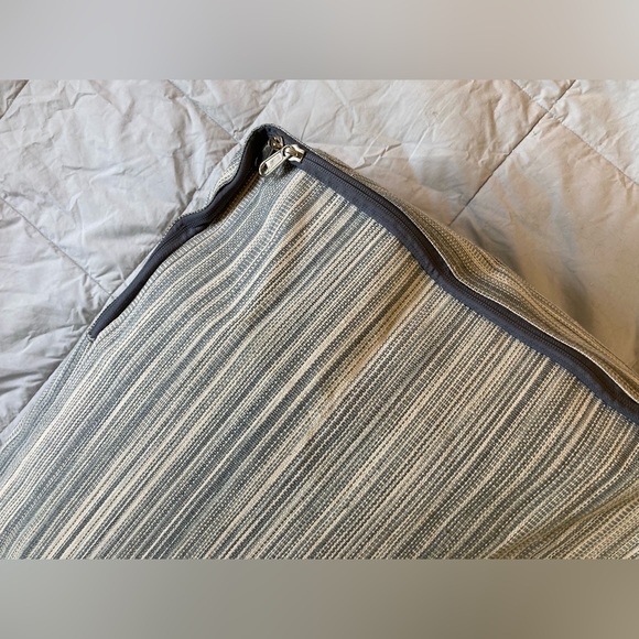 Cloth soft side blue/white underbed storage cases 31” x 19”x 6”EUC (3 available) - Picture 9 of 12